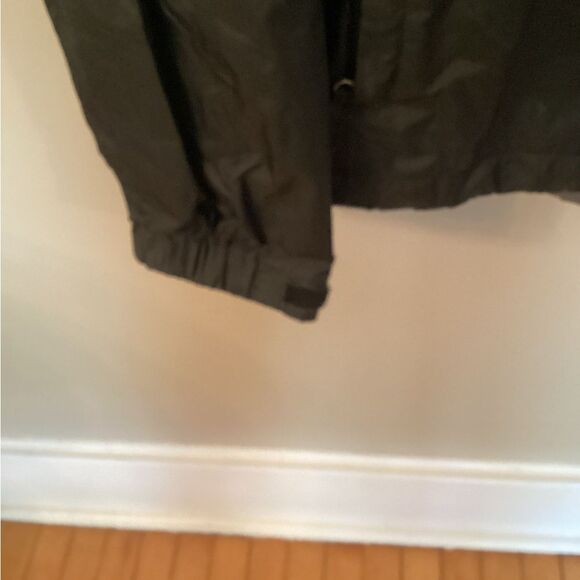 NIKE ACG FIT STORM WOMENS LARGE BLACK HOODED WINDBREAKER RAIN JACKET - Picture 7 of 10